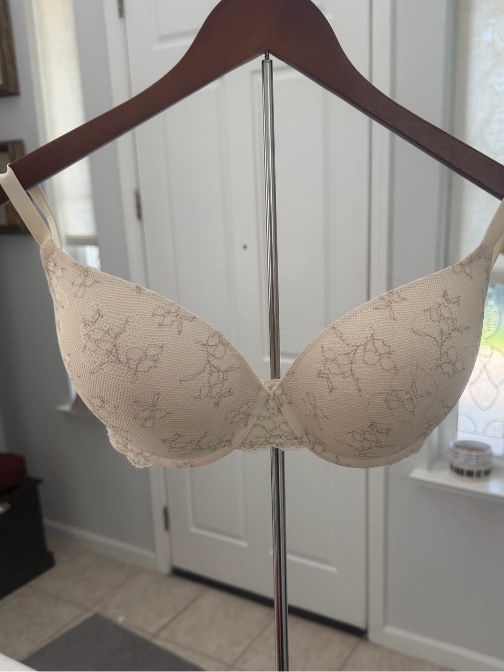 Victoria's Secret Pale Yellow and Beige Lace Lined Demi Push-Up Bra - size 36DD